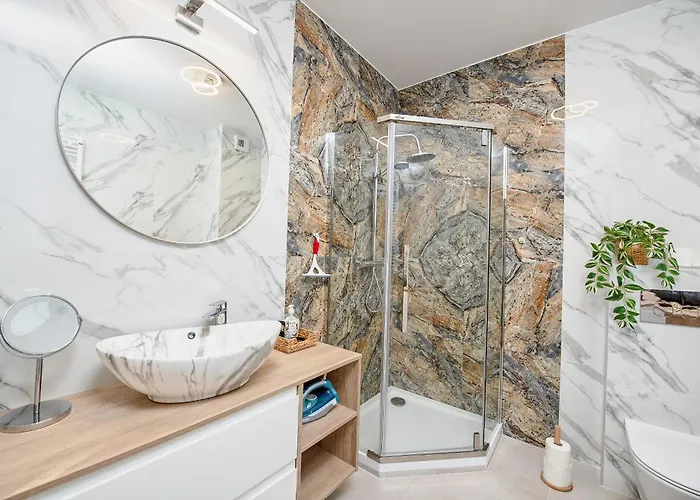 Grunwald - Parking & Terrace - By Rentujemy דירה *