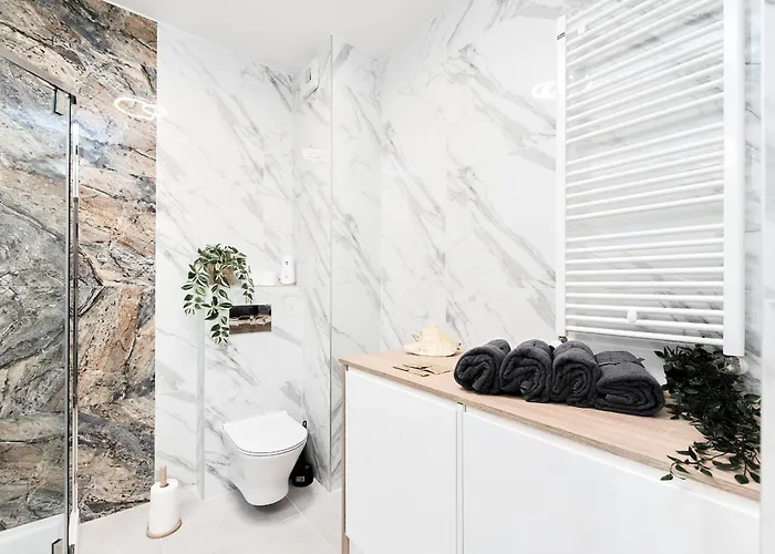 Grunwald - Parking & Terrace - By Rentujemy דירה *